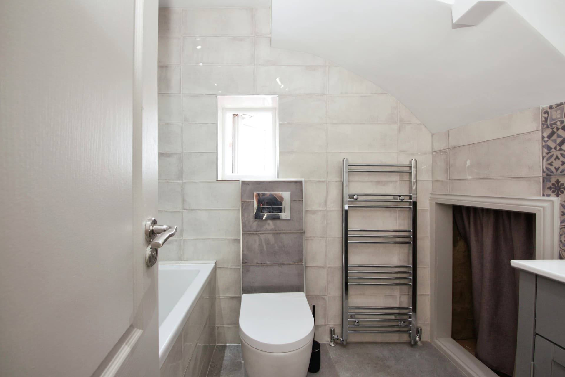 Family Bathroom - Image 2