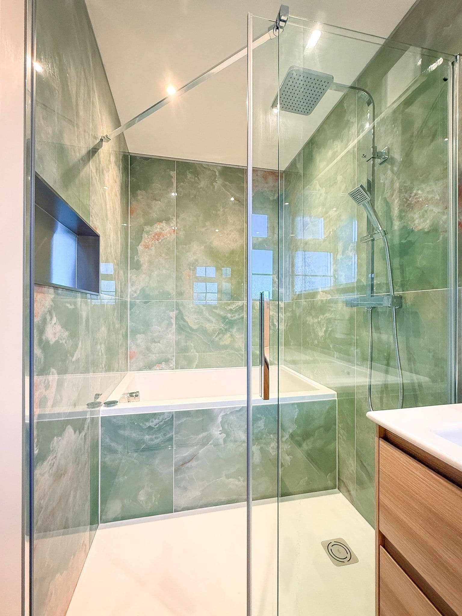 Japanese Bathroom - Image 3