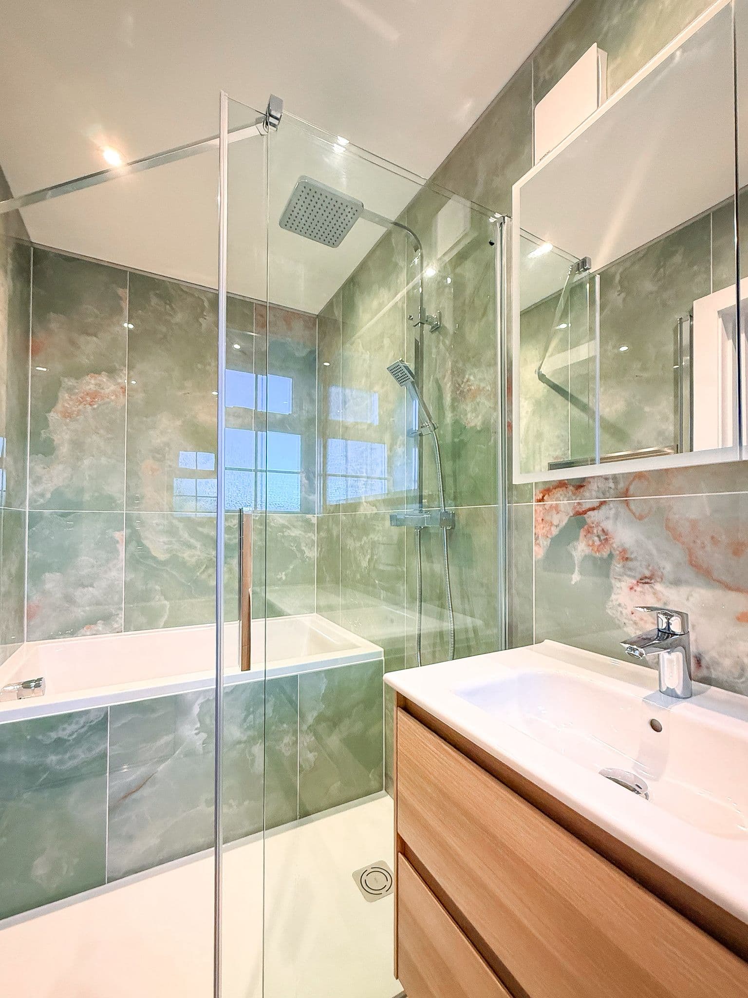 Japanese Bathroom - Image 1